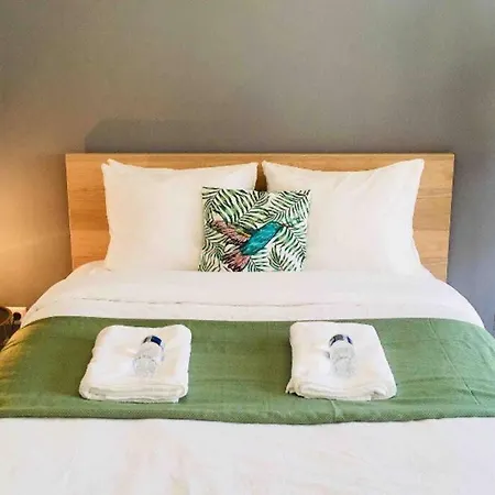 Διαμέρισμα Comfortable 2 Bedrooms Near Train Station